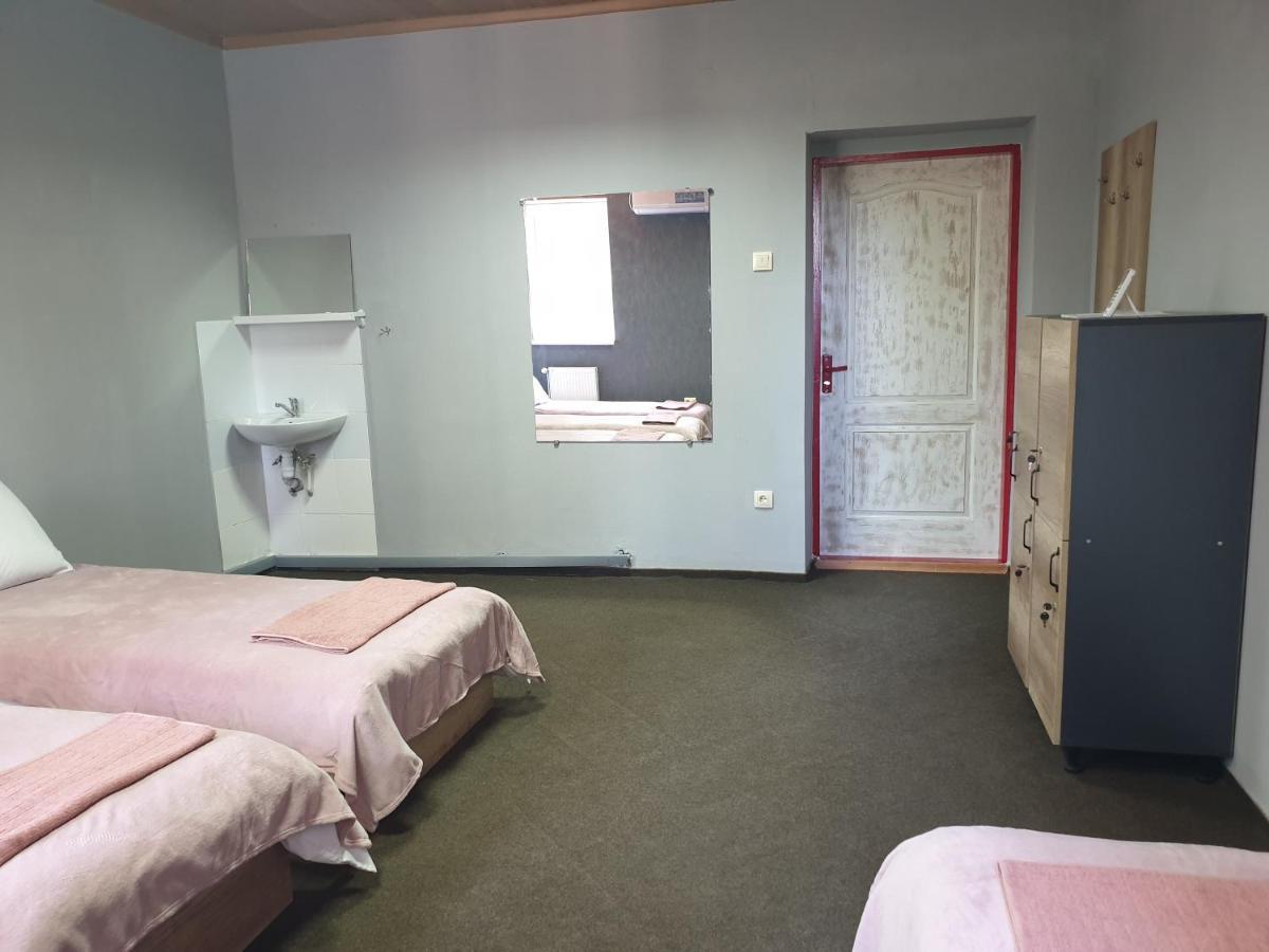 Мандри Хостел Oujhorod Extérieur photo